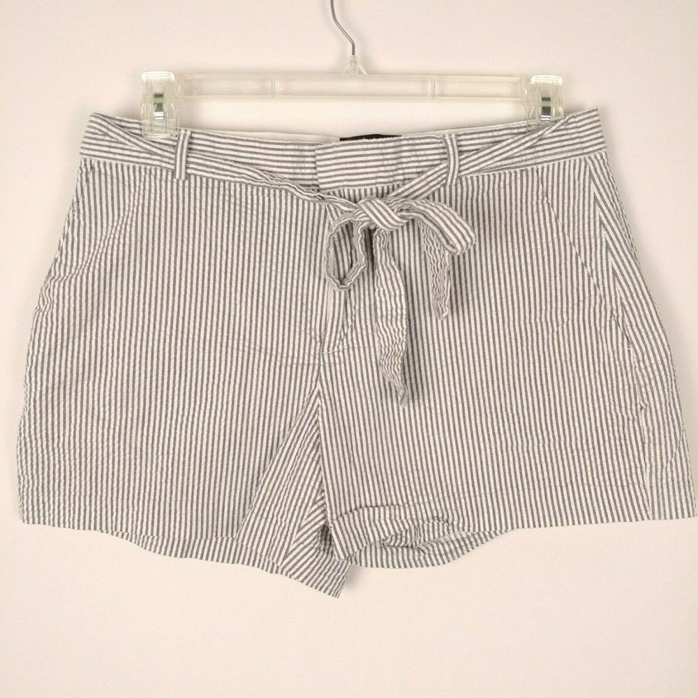 Banana Republic Seersucker Pinstripe Shorts Tie 12